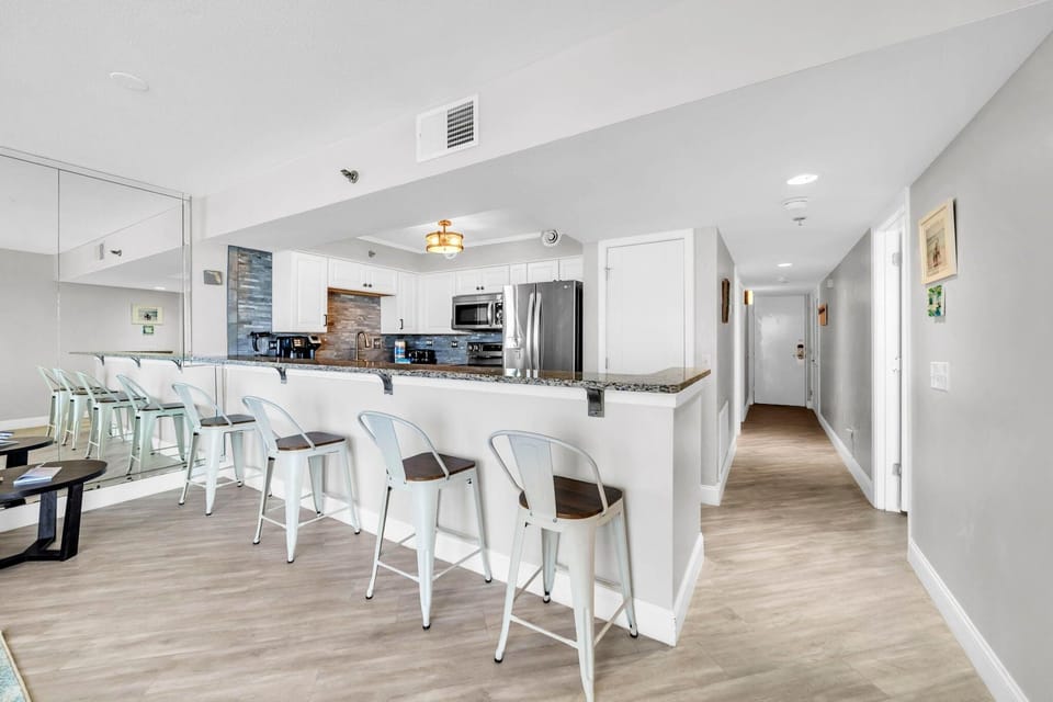 Condo, Multiple Beds, Beach View (Mainsail 443) | Private kitchen | Oven, toaster