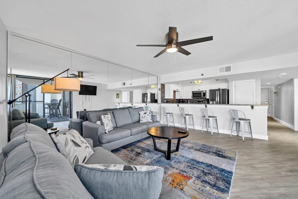 Condo, Multiple Beds, Beach View (Mainsail 443) | Living area