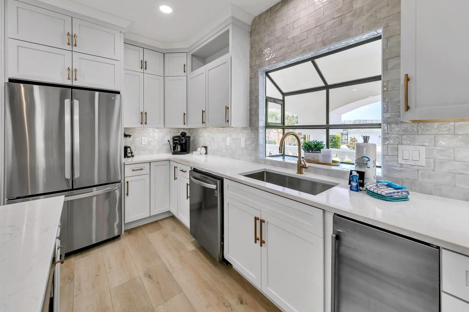 House, Multiple Beds (Aqua Bella) | Private kitchen | Oven, toaster