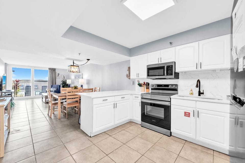 Condo, Multiple Beds (BeachCrest 101) | Private kitchen | Oven