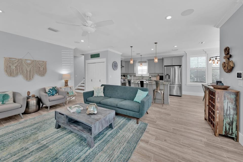 House, Multiple Beds (Sea Suite) | Living area