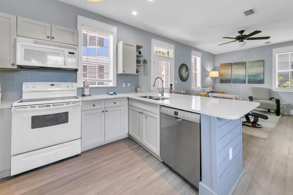 Condo, Multiple Beds (Crystal Village II, Unit 10B) | Private kitchen | Oven, toaster
