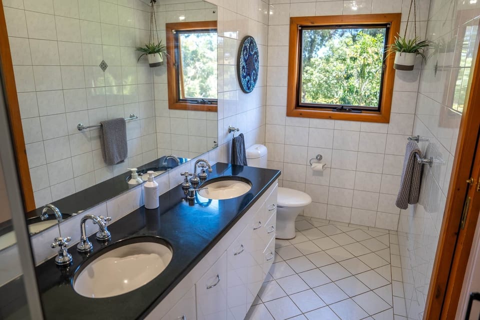 Master bedroom ensuite