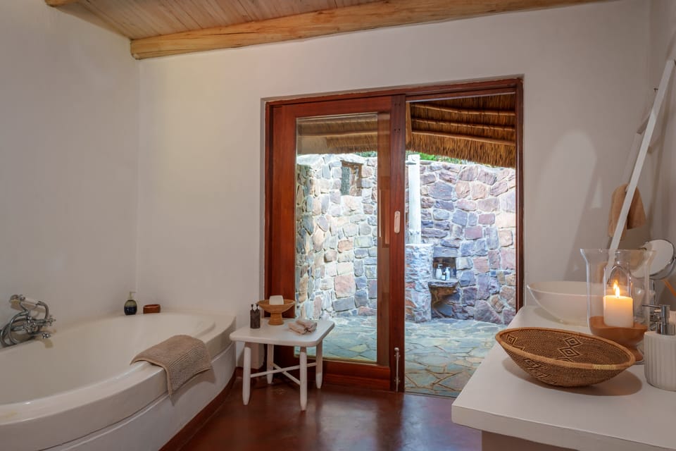 Deep soaking tub, free toiletries, hair dryer, bathrobes