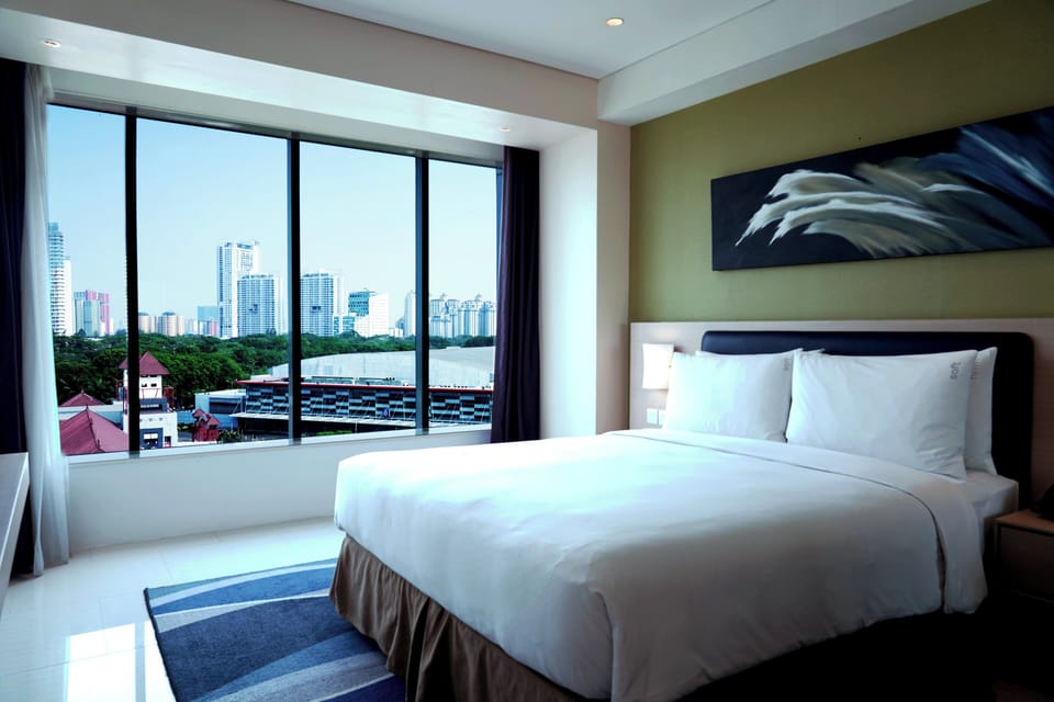 In-room safe, desk, laptop workspace, soundproofing