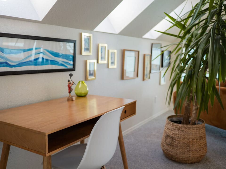 Bedroom 1 - Desk