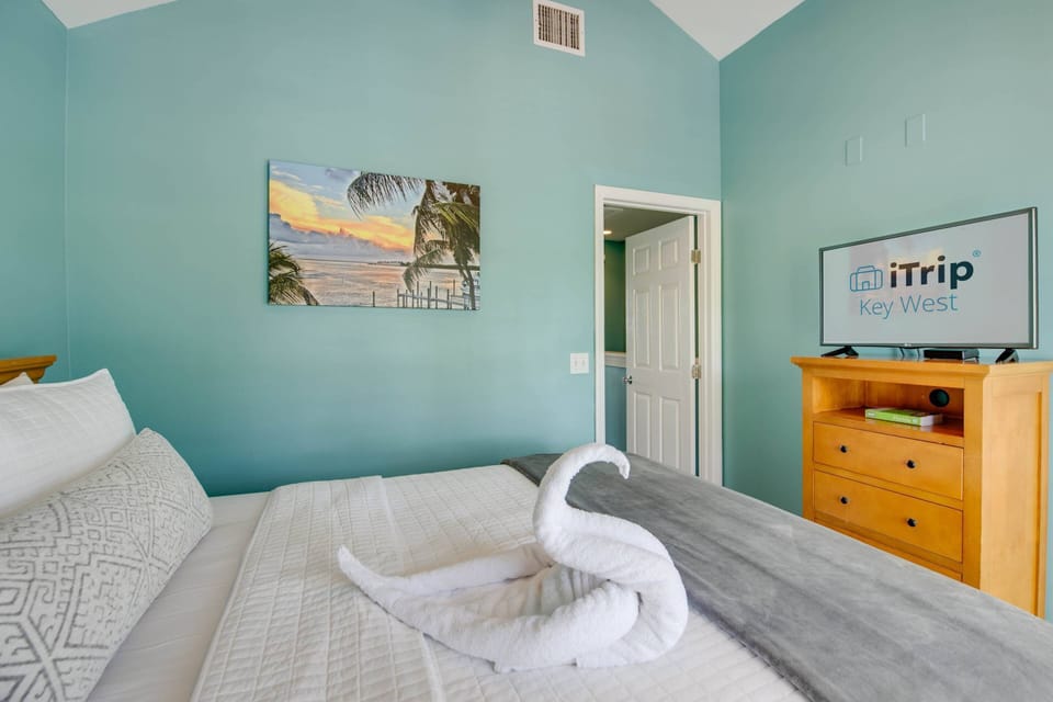 Bedroom 2 at Water View Keys Retreat offers a relaxing queen bed, ensuring a restful and rejuvenating stay.