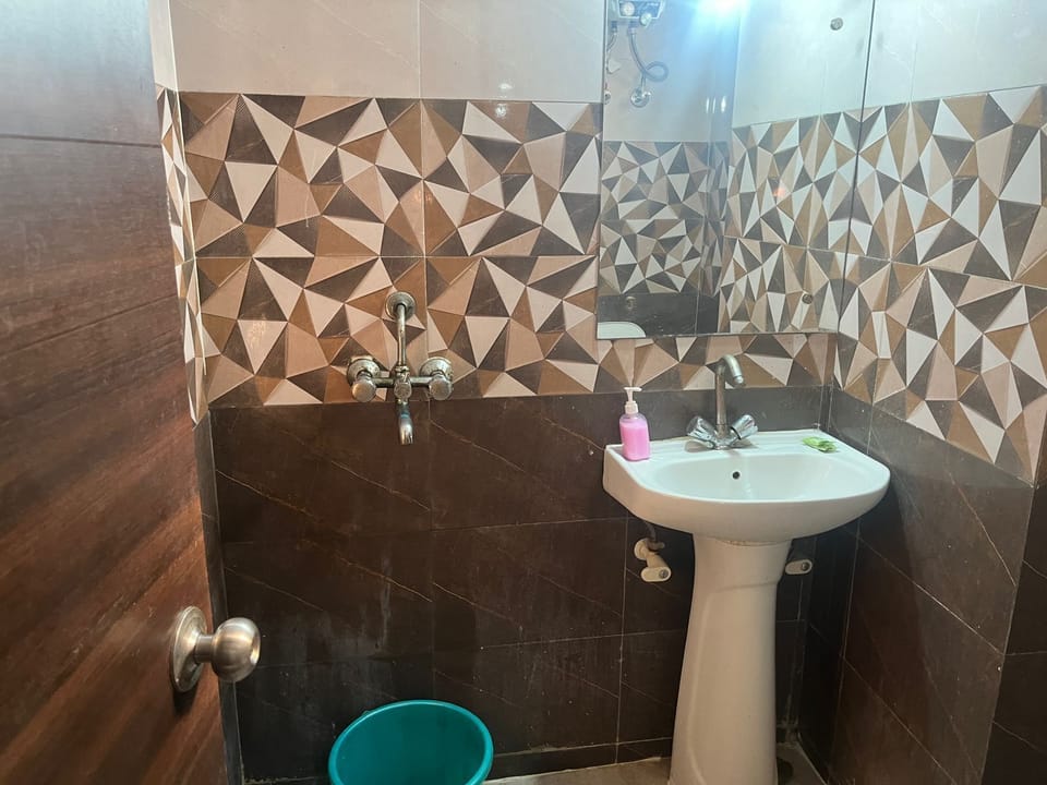 Deluxe Room | Bathroom