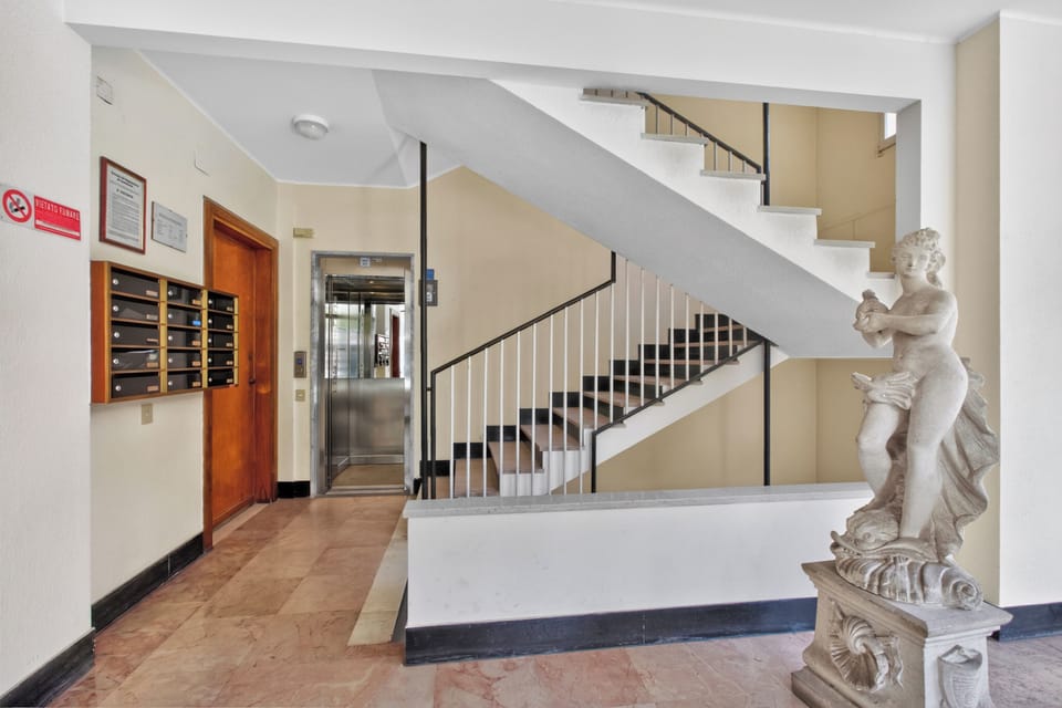 Family Apartment, 1 Bedroom, Microwave (Matteo's Sanremo Apartment for 4) | Interior
