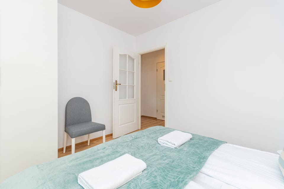 Comfort Apartment, Balcony, Courtyard View | 2 bedrooms, iron/ironing board, free WiFi, bed sheets