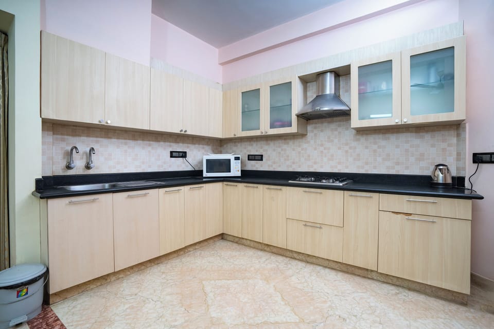 Luxury Apartment | Private kitchen | Fridge, microwave, oven, cookware/dishes/utensils