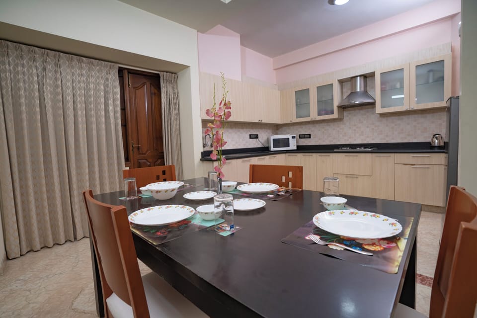 Luxury Apartment | Private kitchen | Fridge, microwave, oven, cookware/dishes/utensils