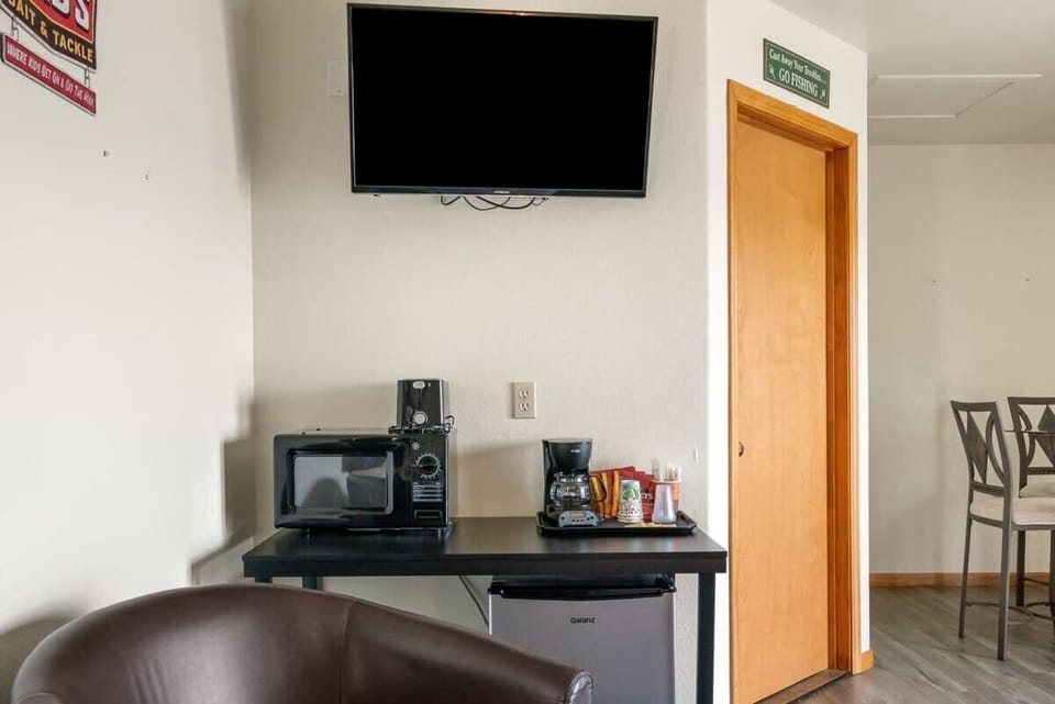 Kitchenette and ROKU TV Room 12