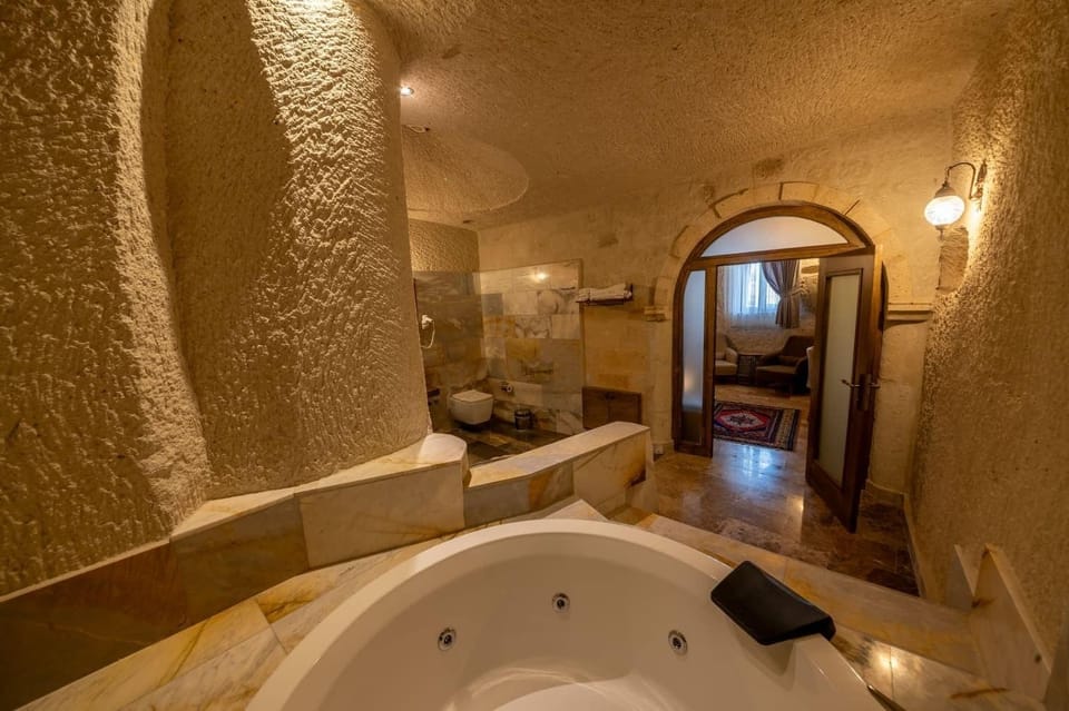 Luxury Room | Bathroom | Hair dryer, slippers, towels, soap