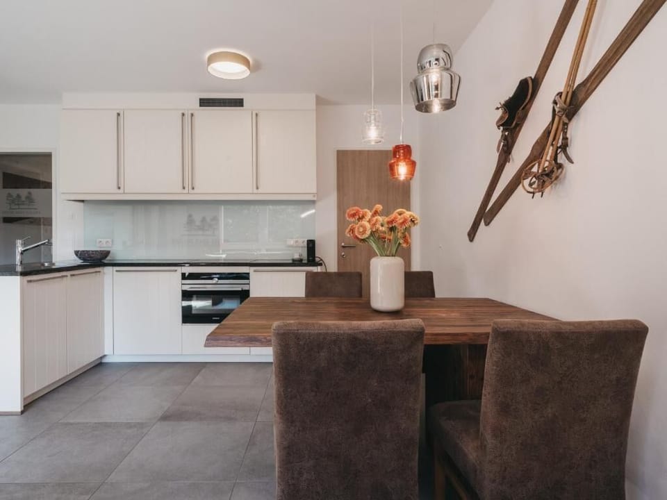 Zwei Zimmer Apartment Superior I | Private kitchen | Fridge, oven, stovetop, electric kettle