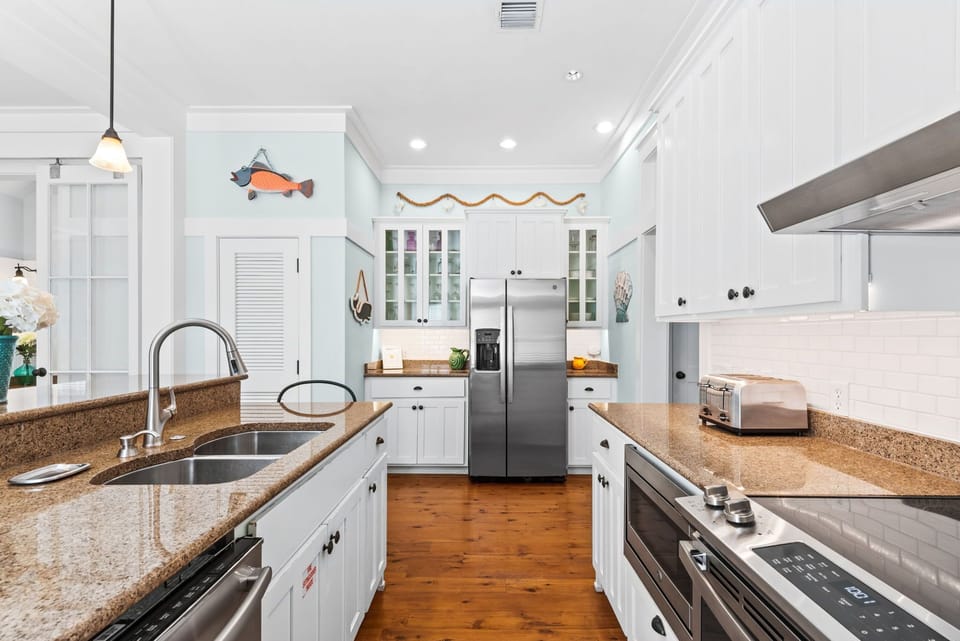 House, Multiple Beds, Patio, Garden View (A Whale's Tail) | Private kitchen
