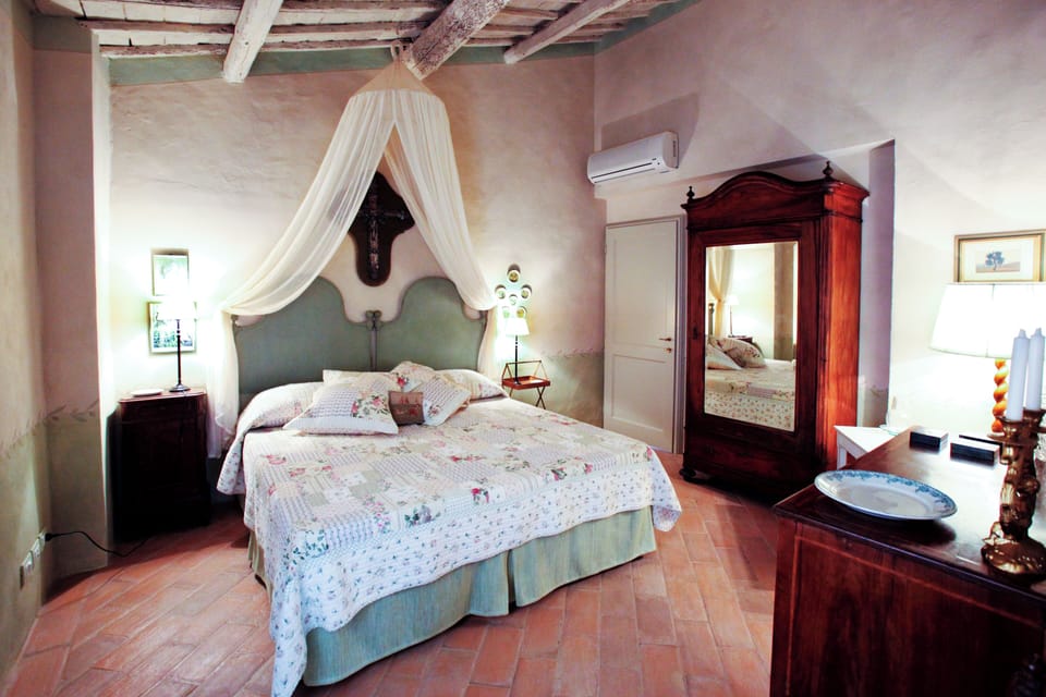 Classic Double or Twin Room | Minibar, soundproofing, free WiFi