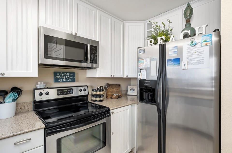 Full kitchen