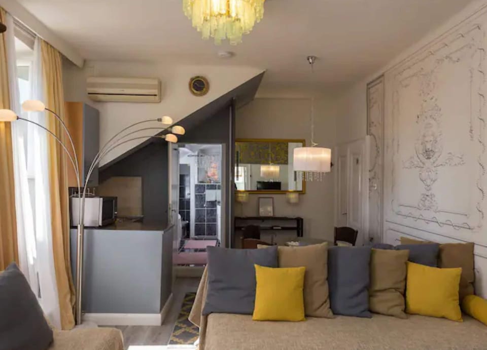 Apartment (Double Room with Old town view) | Living room | 32-inch flat-screen TV with cable channels