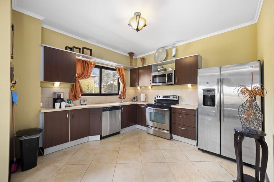 - Experience the convenience of a fully equipped kitchen of our townhouse in Noord, Aruba. - The kitchen in our townhouse is equipped with all the essentials for culinary excellence. - Providing plenty of working and storage space for your ease.