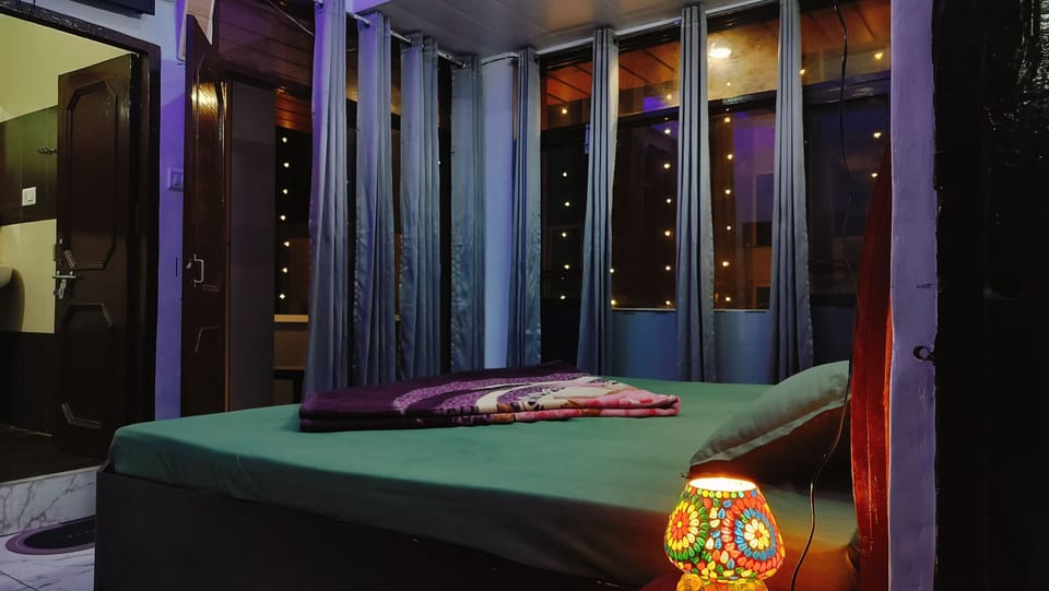 Deluxe Room | 1 bedroom, free WiFi, bed sheets