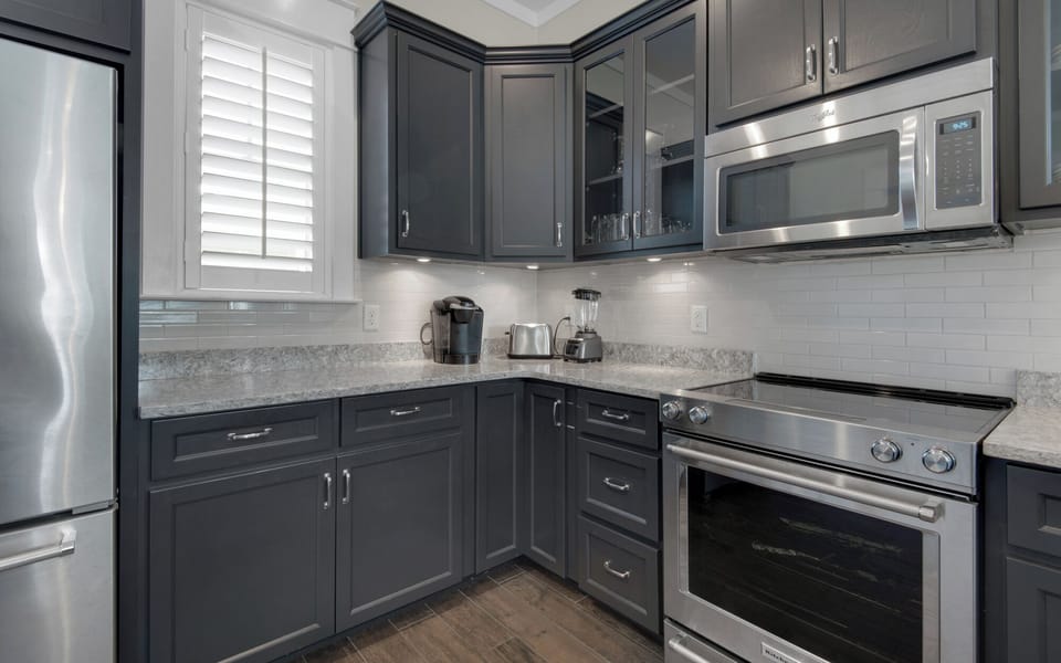 House, Multiple Beds, Patio, Garden View (19 Moonlit Shores Ln) | Private kitchen