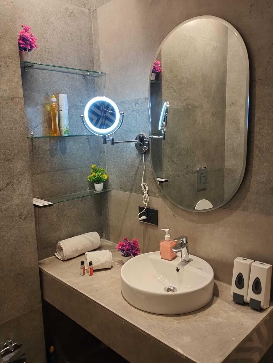 Classic Studio, City View | Bathroom | Shower, free toiletries, soap, shampoo