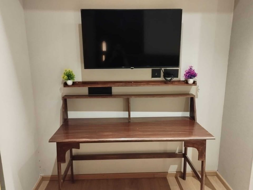 Classic Studio, City View | Free WiFi