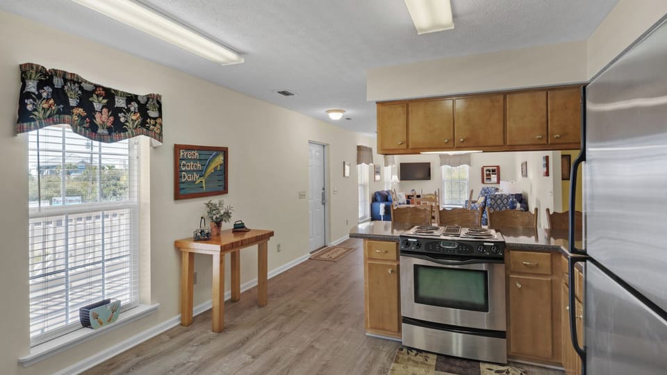 House, Multiple Beds, Patio, Garden View (Beach Daze) | Private kitchen