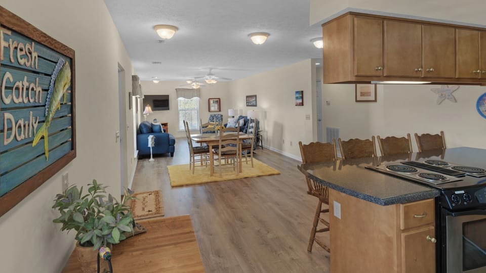 House, Multiple Beds, Patio, Garden View (Beach Daze) | Private kitchen