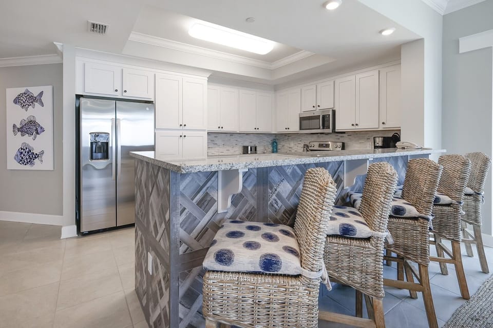 Condo, 4 Bedrooms | Private kitchen | Fridge, oven, coffee/tea maker