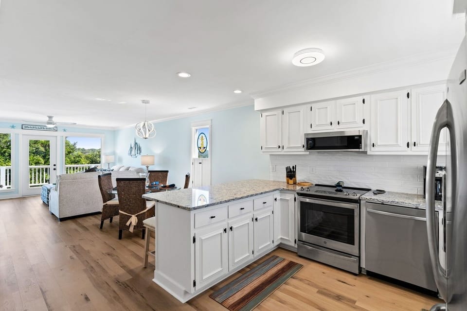 House, 2 Bedrooms | Private kitchen | Fridge, oven, coffee/tea maker, toaster