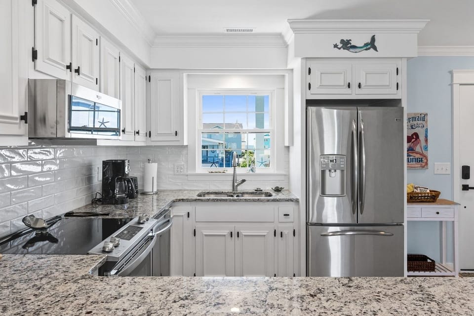 House, 2 Bedrooms | Private kitchen | Fridge, oven, coffee/tea maker, toaster