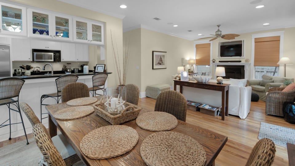 House, Multiple Beds, Patio, Garden View (Quietude) | Private kitchen | Dining tables