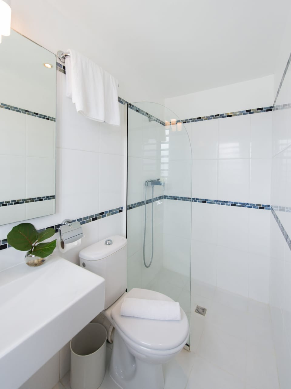 Superieure | Bathroom | Free toiletries, hair dryer, towels