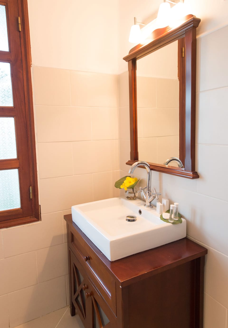 Superieure | Bathroom | Free toiletries, hair dryer, towels
