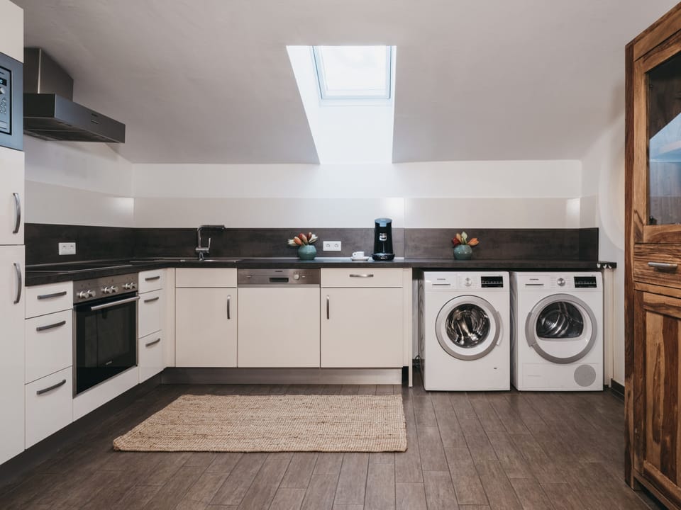 Deluxe Apartment | 3 Schlafzimmer | Private kitchen | Fridge, oven, stovetop, espresso maker