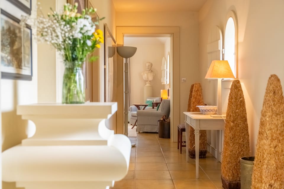 Entrance hall leading to sitting room