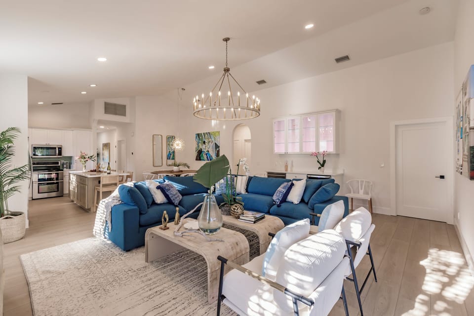 Large living room to accommodate everyone