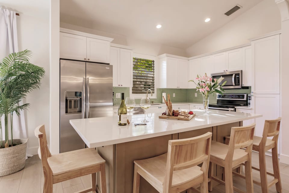 Large island and kitchen for entertaining
