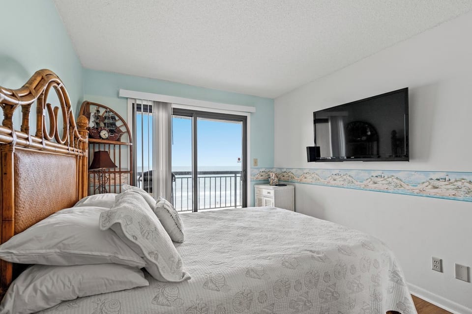 Wake up and walk out onto the balcony. Just look at that view! Fabulous!