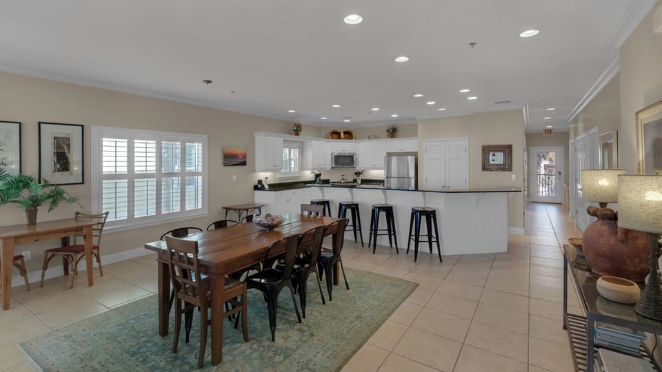 Condo, Multiple Beds, Balcony, Ocean View (Seagrove By The Sea IIC) | In-room dining