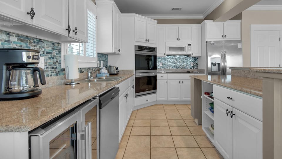 Condo, Multiple Beds, Balcony, Ocean View (Seaview I Unit 200) | Private kitchen