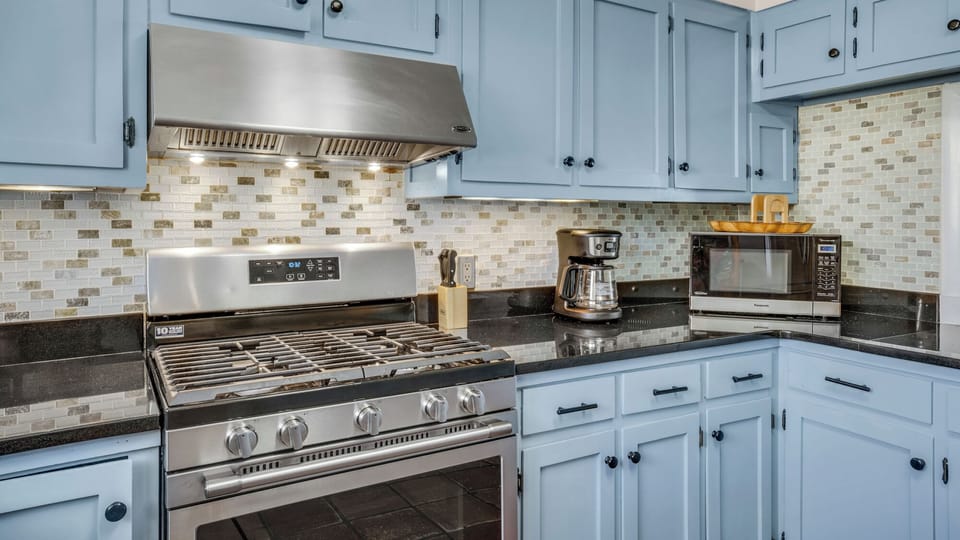 House, Multiple Beds, Pool Access, Ocean View (Paradise Cottage Too) | Private kitchen