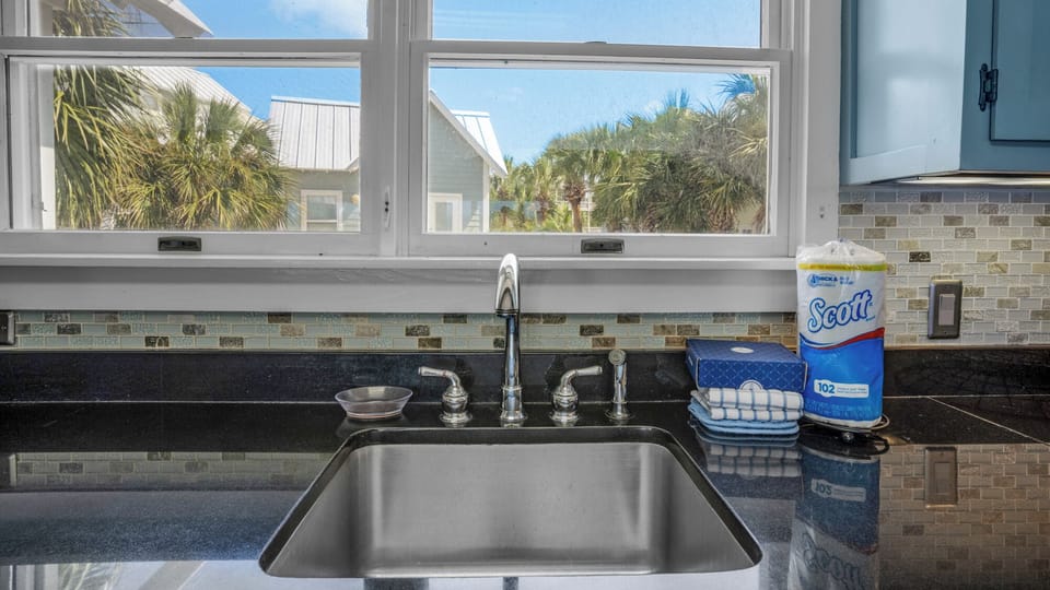 House, Multiple Beds, Pool Access, Ocean View (Paradise Cottage Too) | Private kitchen