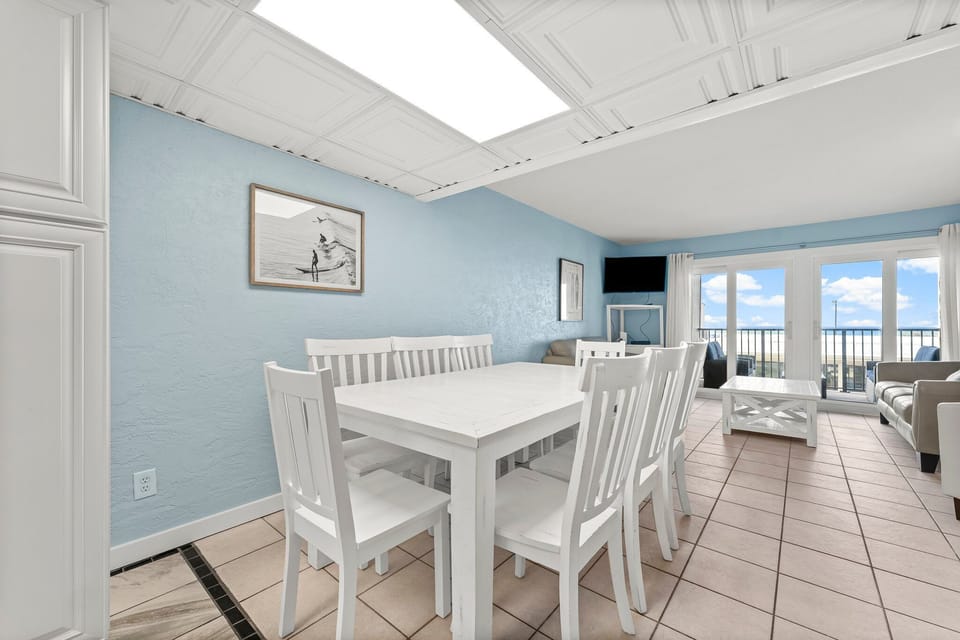 Dining with seating for 8