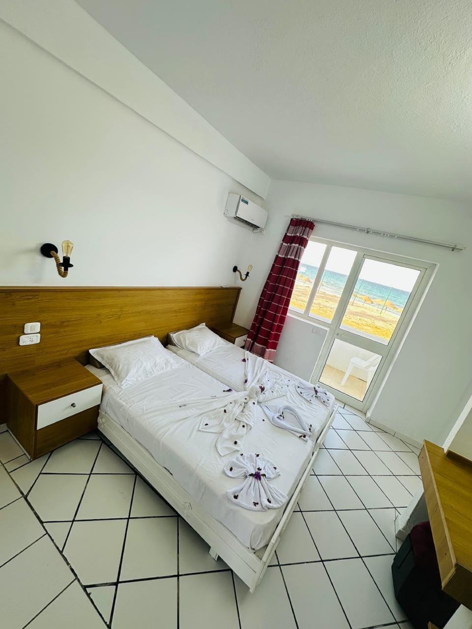 Minibar, bed sheets