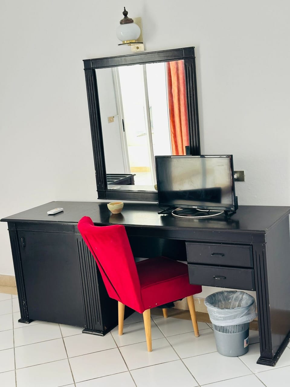 Minibar, bed sheets