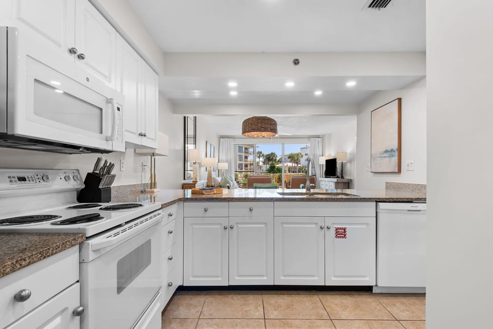 Condo, Multiple Beds, Patio, Pool View (High Pointe Resort 132) | Private kitchen | Coffee/tea maker