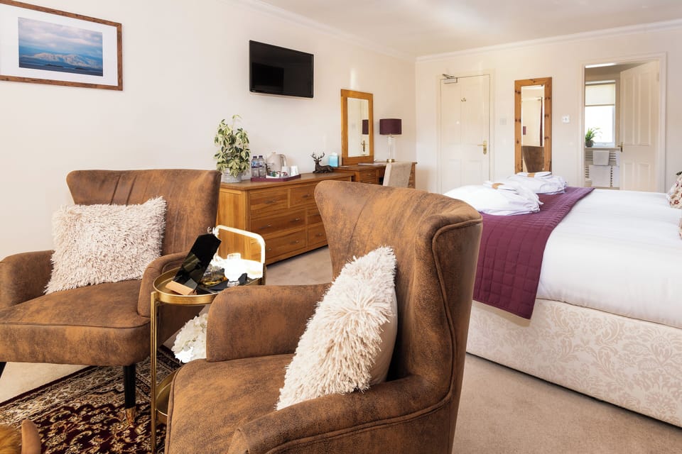 Junior Suite, Valley View | Hypo-allergenic bedding, desk, laptop workspace, iron/ironing board